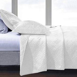 Ntbay White Satin Queen Bedspread with matching shams